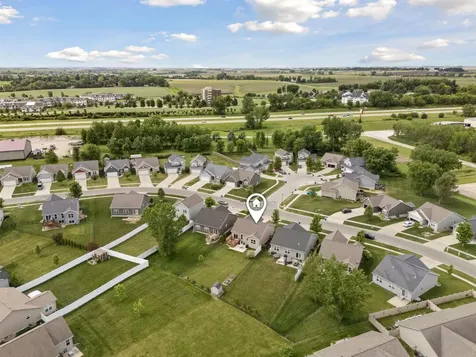 1317 Hummingbird Circle Waterloo IA 50702