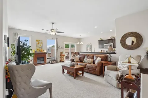 1317 Hummingbird Circle Waterloo IA 50702