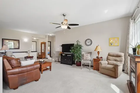 1317 Hummingbird Circle Waterloo IA 50702