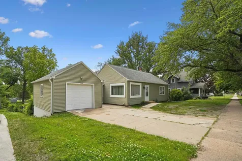 716 W 18th Street Cedar Falls IA 50613
