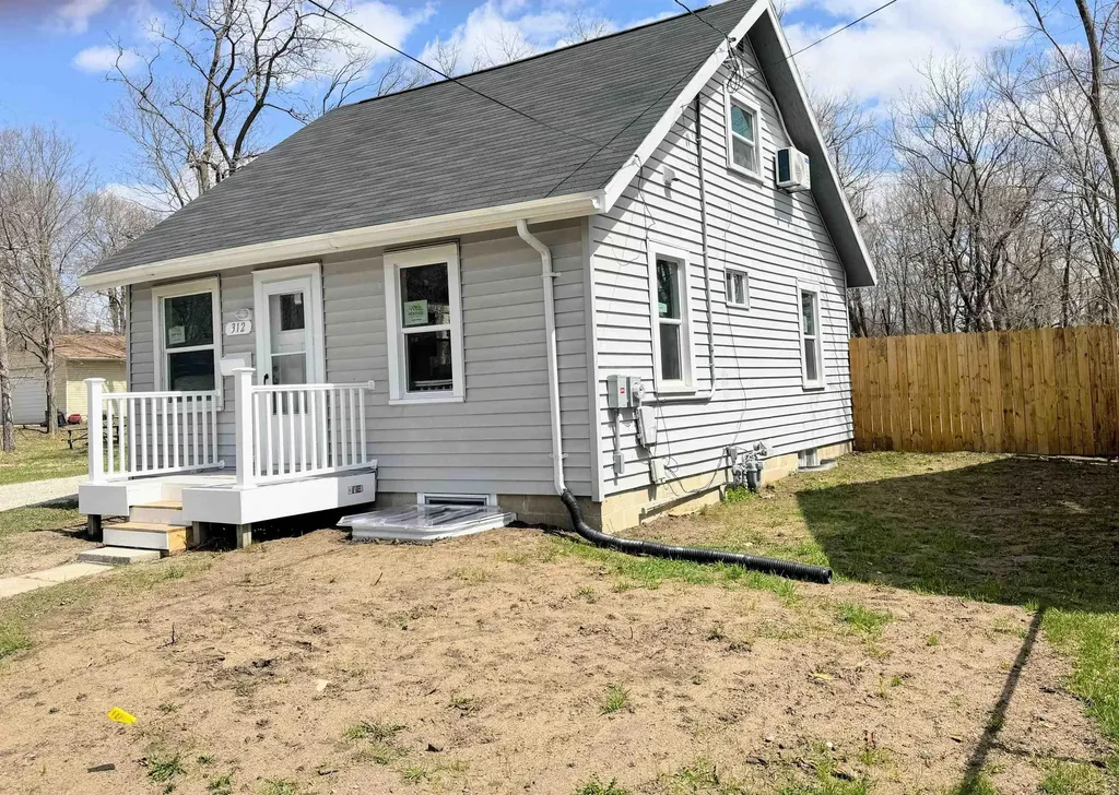 312 Glendale Streets Waterloo IA 50703