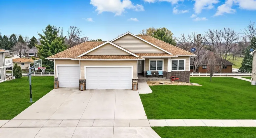 750 E Fayette Street Denver IA 50622