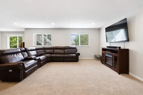 750 E Fayette Street Denver IA 50622