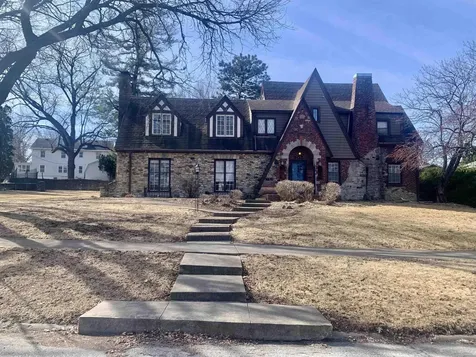205 Columbia Circle Waterloo IA 50701
