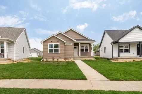 124 Axlewood Drive Waterloo IA 50701