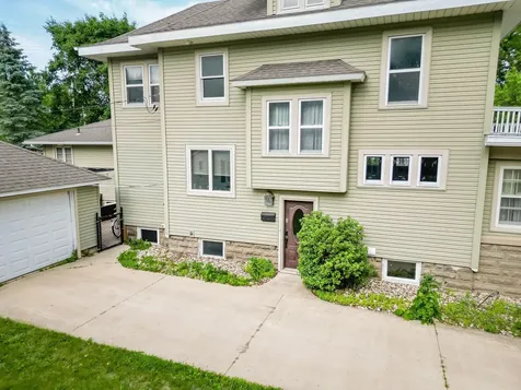 208 W 6th Street Sumner IA 50674