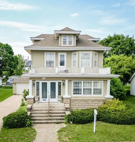 208 W 6th Street Sumner IA 50674