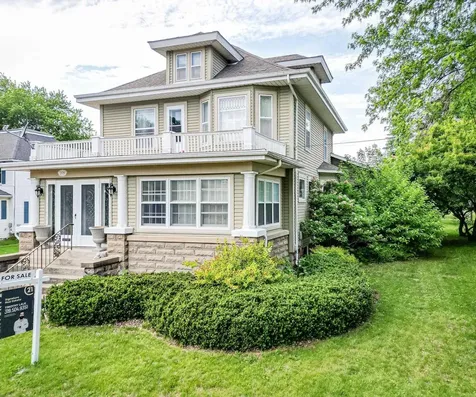 208 W 6th Street Sumner IA 50674