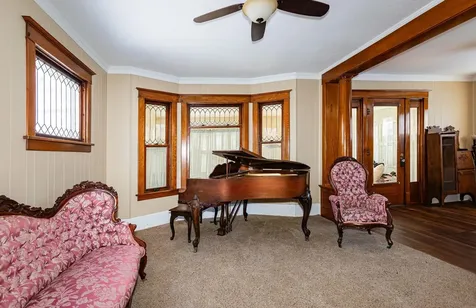 208 W 6th Street Sumner IA 50674