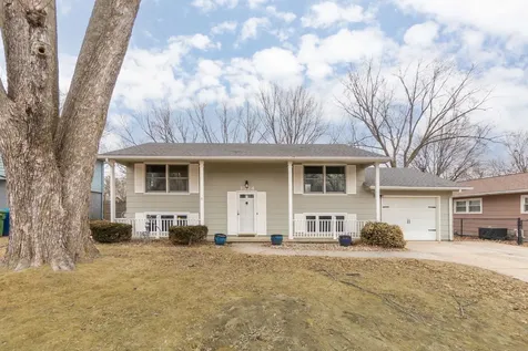 1924 Tilbury Road Waterloo IA 50701