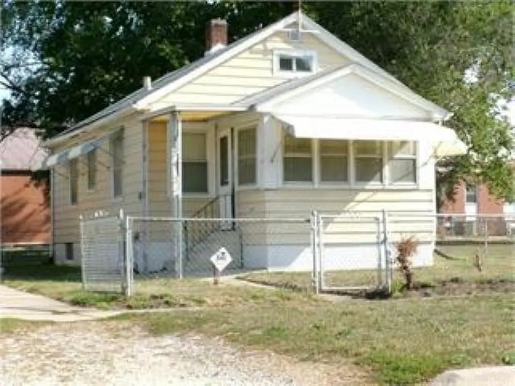 307 Oneida Street Waterloo IA 50703