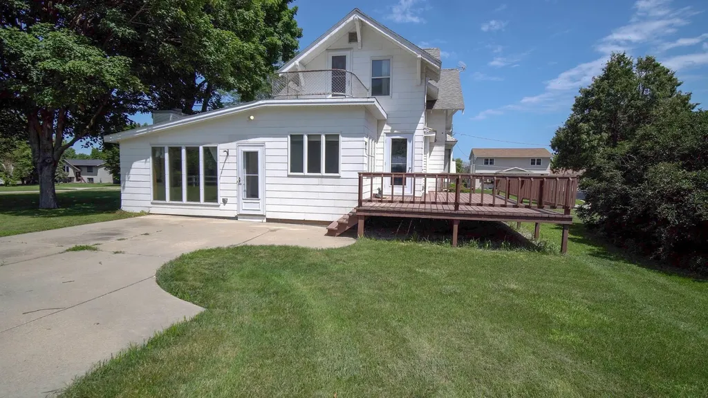 610 7th Avenue Ackley IA 50601