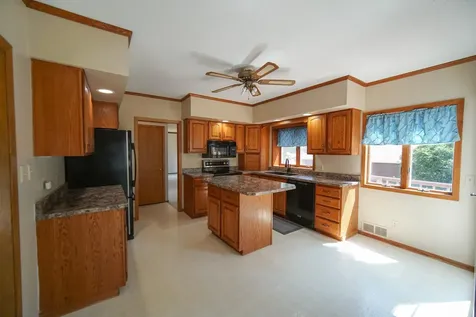 610 7th Avenue Ackley IA 50601