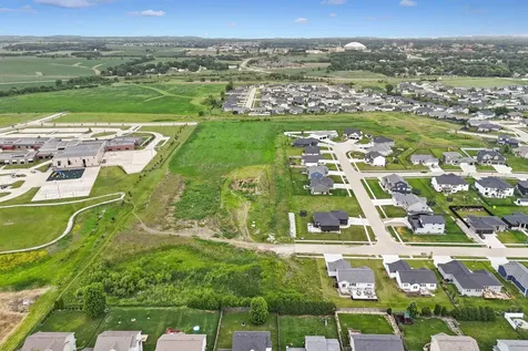 Lot 23 Elizabeth Drive Cedar Falls IA 50613
