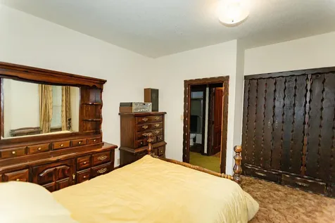 102 NW 9th Avenue Waverly IA 50677