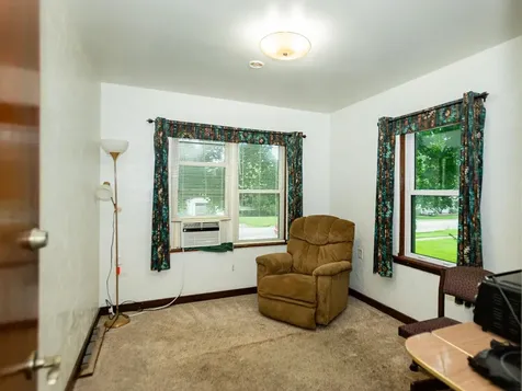 102 NW 9th Avenue Waverly IA 50677