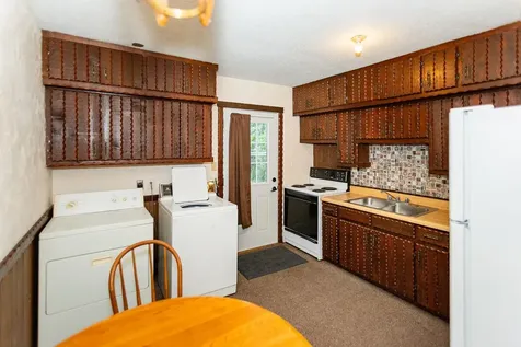 102 NW 9th Avenue Waverly IA 50677