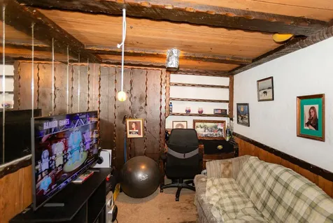 102 NW 9th Avenue Waverly IA 50677