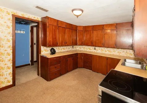 102 NW 9th Avenue Waverly IA 50677