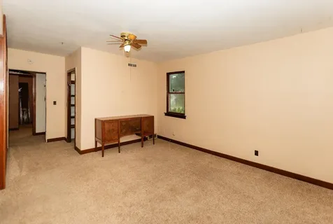 102 NW 9th Avenue Waverly IA 50677