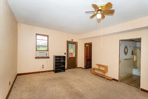 102 NW 9th Avenue Waverly IA 50677