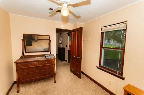 102 NW 9th Avenue Waverly IA 50677