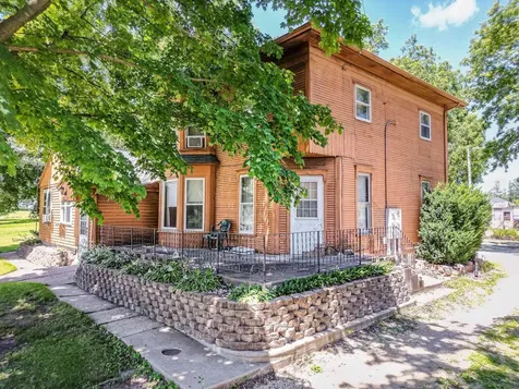 102 NW 9th Avenue Waverly IA 50677