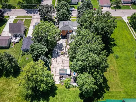 102 NW 9th Avenue Waverly IA 50677