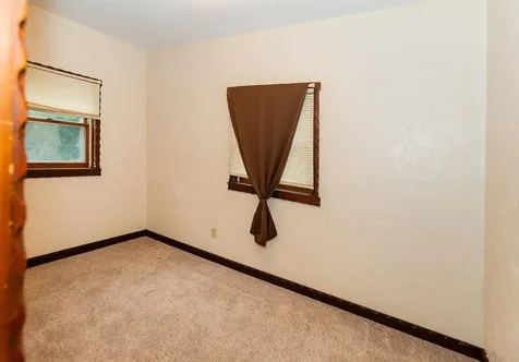 102 NW 9th Avenue Waverly IA 50677