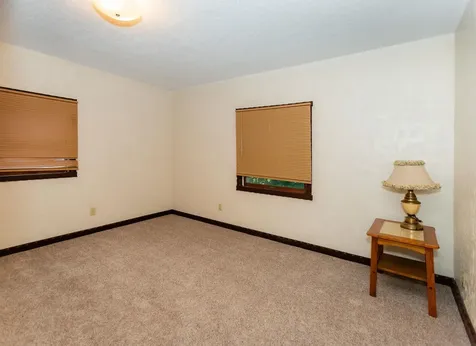 102 NW 9th Avenue Waverly IA 50677