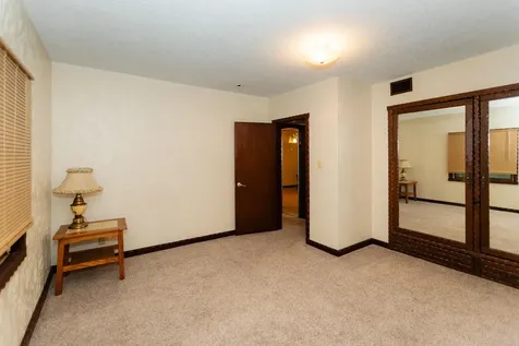 102 NW 9th Avenue Waverly IA 50677