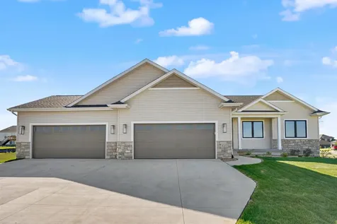 1522 Pebble Stone Place Cedar Falls IA 50613