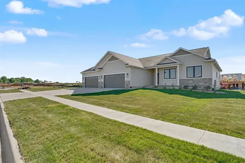 1522 Pebble Stone Place Cedar Falls IA 50613