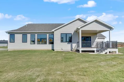 1522 Pebble Stone Place Cedar Falls IA 50613
