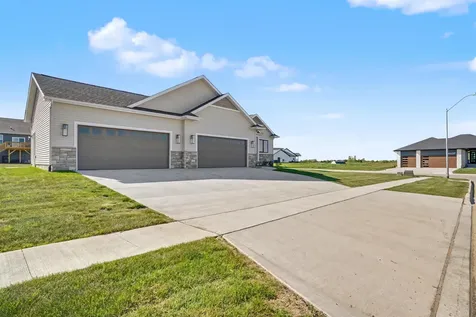 1522 Pebble Stone Place Cedar Falls IA 50613