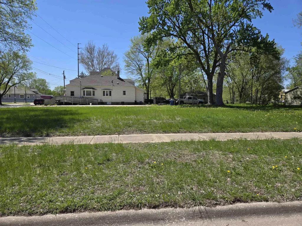 Lot 11 & 12 Webster Street Waterloo IA 50703