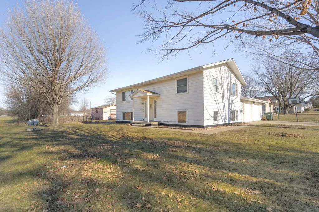 608-610 Martin Road Waterloo IA 50701