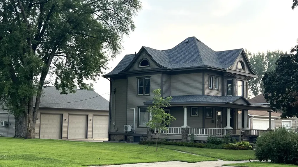 306 E Prospect Street New Hampton IA 50659