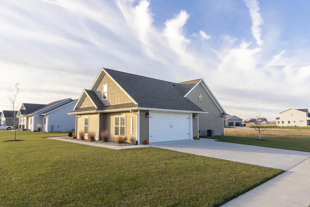 711 W 6th Street Janesville IA 50647