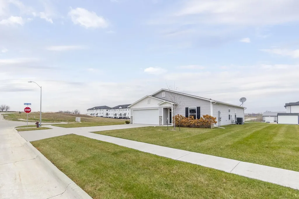 324 Post Oak Drive Cedar Falls IA 50613
