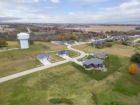 1058 NE 2nd Avenue Waverly IA 50677