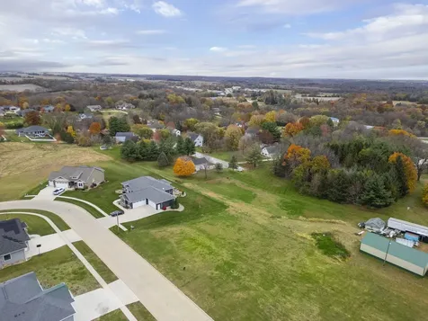 1058 NE 2nd Avenue Waverly IA 50677