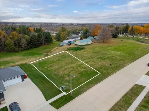 1058 NE 2nd Avenue Waverly IA 50677