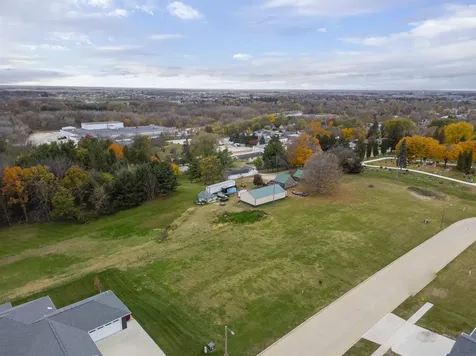 1058 NE 2nd Avenue Waverly IA 50677
