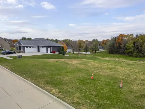1058 NE 2nd Avenue Waverly IA 50677