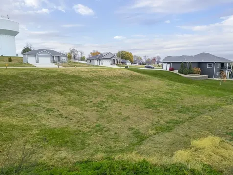 1058 NE 2nd Avenue Waverly IA 50677