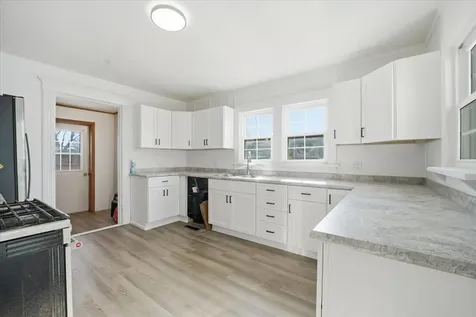 602 E Maple Street Hubbard IA 50122