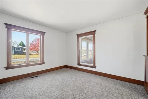 602 E Maple Street Hubbard IA 50122