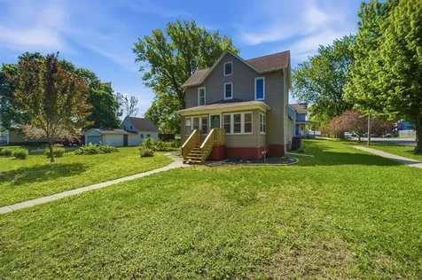 602 E Maple Street Hubbard IA 50122