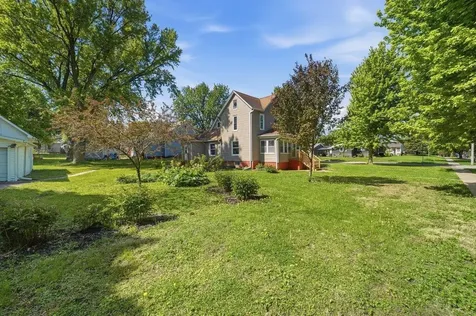 602 E Maple Street Hubbard IA 50122